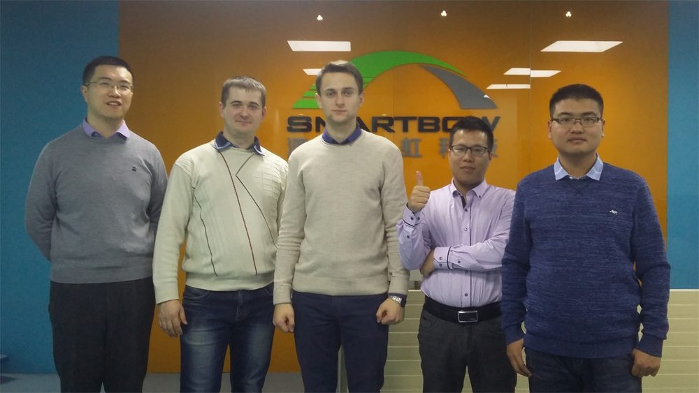 Сергей Васюкевич и Роман Толкач с коллегами из компании Smartbow Сергей Васюкевич и Роман Толкач с коллегами из компании Smartbow